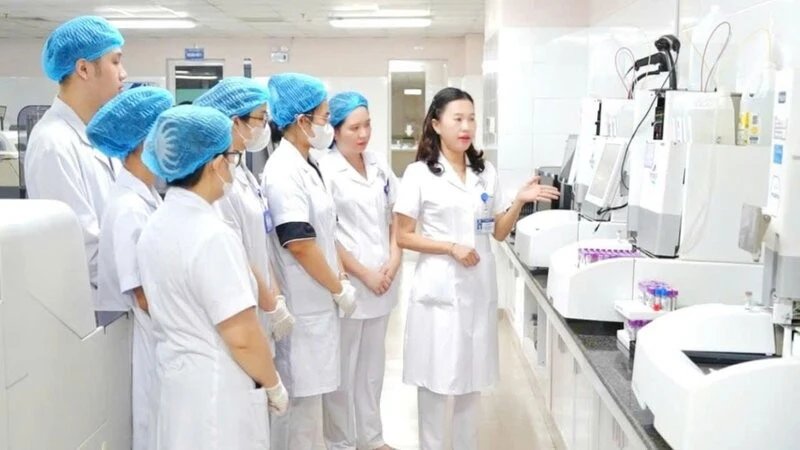 Bác sĩ Hương Lan: 'Đọc bệnh' trước triệu chứng, cứu người từ phòng xét nghiệm