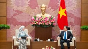 Chủ tịch Quốc hội Trần Thanh Mẫn tiếp Tổng Thư ký AIPA Siti Rozaimeriyanty Dato Haji Abdul Rahman. (Ảnh: DUY LINH)