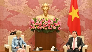 Chủ tịch Quốc hội Trần Thanh Mẫn tiếp Đại sứ Australia Gillian Bird. (Ảnh Duy Linh)