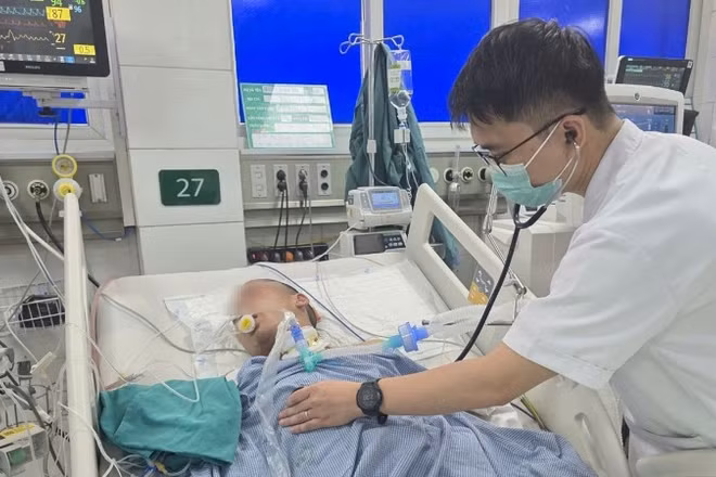 Bệnh viện Bạch Mai liên tục tiếp nhận nhiều ca uốn ván nặng điều trị tại Viện Y học Nhiệt đới Bạch Mai.