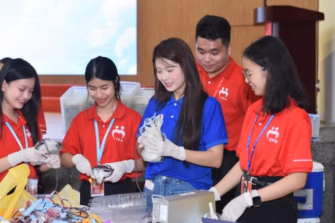 Hiến máu cứu người là một nghĩa cử cao đẹp, mang lại sự sống cho người bệnh. 