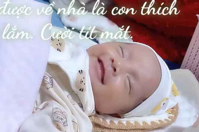 Hai tháng sau sinh, con nặng 3,8kg, ăn ngủ tốt và hoàn toàn khỏe mạnh.