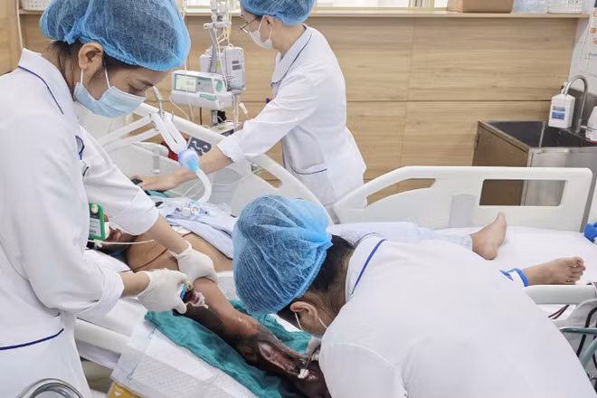 Bệnh nhân hoại tử cánh tay khi nhập viện