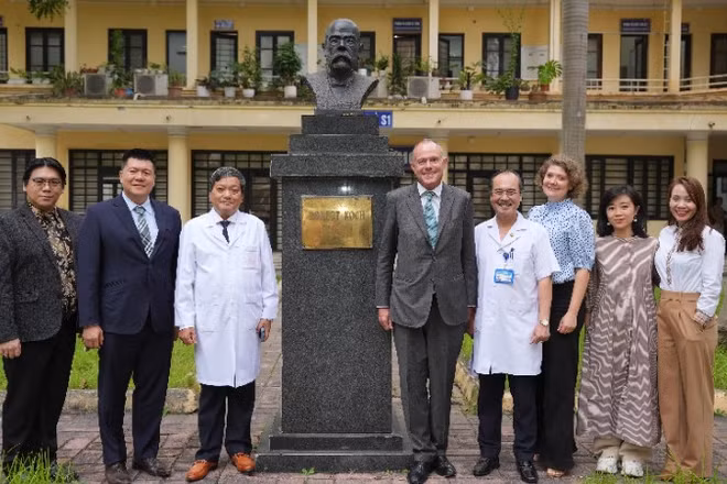 Chủ tịch Liên minh Nghị sĩ Toàn cầu về Phòng, chống Lao và đại diện Chương trình Chống lao Quốc gia.