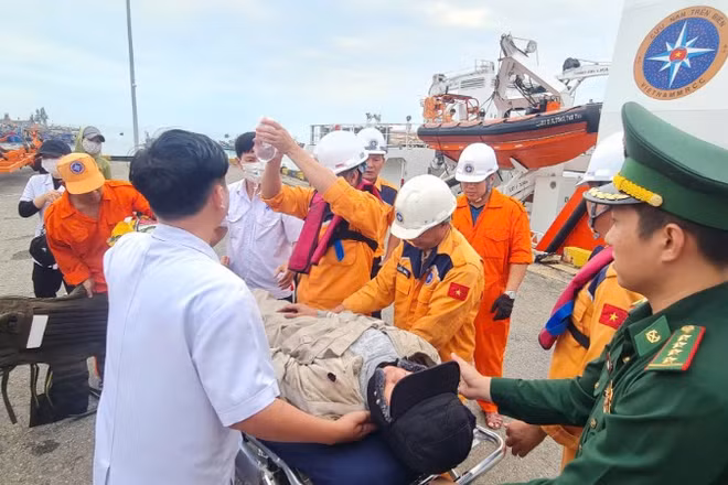 Bệnh nhân được bàn giao cho cơ quan chức năng.