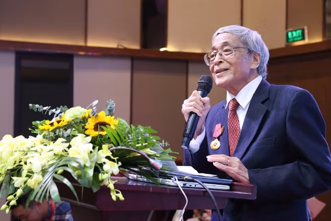 Phó Giáo sư, Tiến sĩ Trần Trọng Hải, Chủ tịch Hội Phục hồi chức năng Việt Nam phát biểu tại hội nghị.