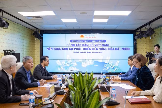 Các đại biểu tham dự buổi giao lưu. 