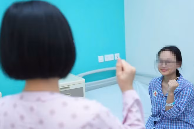 Hai mẹ con bình phục sau ca phẫu thuật.