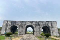 Cổng phía nam Thành nhà Hồ.