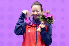 Thúy Vi và tấm HCĐ ASIAD 19. Ảnh | QUÝ LƯỢNG