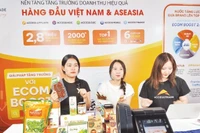 Livestream quảng bá sản phẩm trong hoạt động thương mại điện tử và kết nối vùng Đà Nẵng. (Ảnh TTXVN)