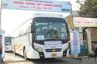 Chuyến xe Công đoàn được tổ chức hằng năm nhằm đưa đoàn viên và người thân về quê đón Tết an toàn.