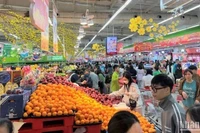 Người tiêu dùng mua sắm tại siêu thị GO!, Big C. (Ảnh: MINH TRANG) 