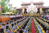 Việt Nam tôn trọng và bảo đảm quyền tự do tín ngưỡng, tôn giáo của người dân. 