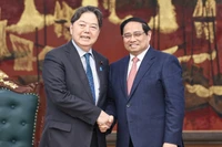 Thủ tướng Phạm Minh Chính và ông Hayashi Yoshimasa, Bộ trưởng Nội vụ và Truyền thông Nhật Bản. (Ảnh: Trần Hải)