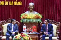 Đồng chí Lê Ngọc Quang, Ủy viên Trung ương Đảng, Bí thư Thành ủy Đà Nẵng có buổi tiếp Đại sứ Nhật Bản tại Việt Nam Ito Naoki. (Ảnh: ANH ĐÀO)