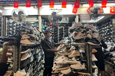 Nhu cầu mua sắm dịp Tết Nguyên đán tăng cao. (Ảnh: minh họa)