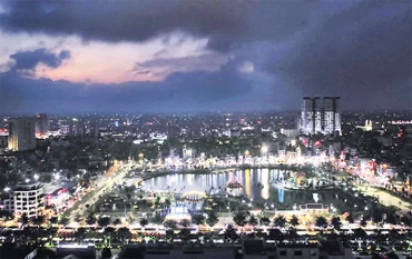 Toàn cảnh phố đi bộ lung linh về đêm.