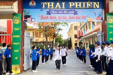Các thí sinh tham dự kỳ thi tuyển sinh vào lớp 10 trung học phổ thông công lập năm học 2026-2027 tại thành phố Hải Phòng. (Ảnh: HẢI HẬU)