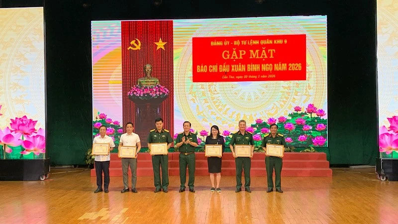Quân Khu 9 Tăng Cường Phối Hợp Với Báo Chí Trong Tuyên Truyền Quốc Phòng
