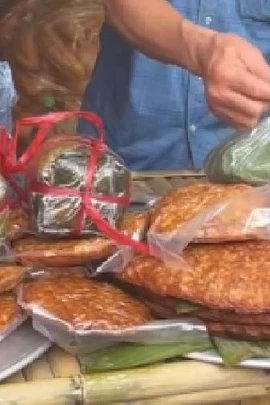 [Video] Hội Xuân làng giò chả Ước Lễ