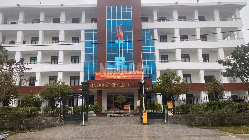 Nguyên Phó Viện trưởng cùng nhân viên của Viện Kiểm sát nhân dân thành phố Huế bị khởi tố vì nhận hối lộ.