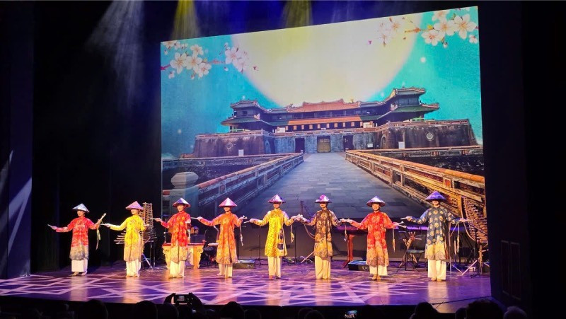 Huế đang trong những ngày quảng bá văn hóa, du lịch tại Châu Âu.