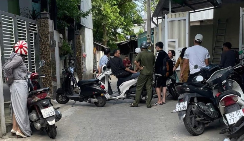 Các nạn nhân đã được đưa đến bệnh viện, công an cũng đã phong tỏa hiện trường ngay sau đó.