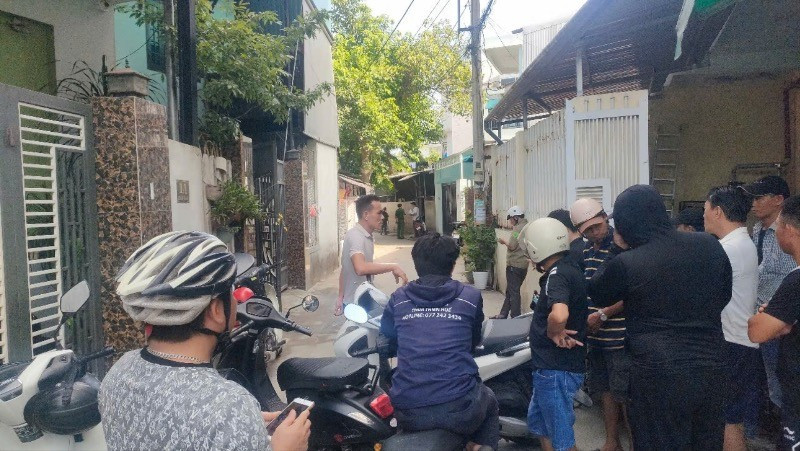 Công an phong tỏa hiện trường để ghi nhận, điều tra sự việc.