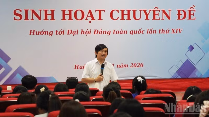 Đồng chí Nguyễn Hoài Anh, Bí thư Chi bộ Khoa Giáo dục Tiểu học, khẳng định việc tổ chức sinh hoạt chuyên đề hướng tới Đại hội XIV nhằm tạo sự thống nhất về nhận thức, củng cố niềm tin, đồng thời nâng cao tinh thần trách nhiệm của mỗi đảng viên.