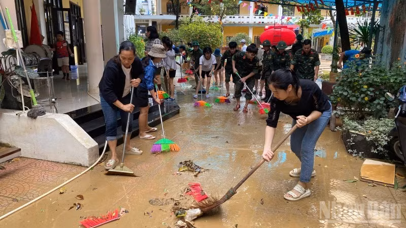 Trường tiểu học Lý Thường Kiệt nhận được hỗ trợ của công an, quân đội, phụ huynh và cả học sinh.
