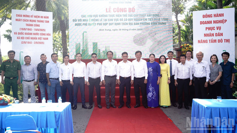 Các đại biểu tham dự chụp hình lưu niệm tại lễ công bố ndo_br_3.jpg