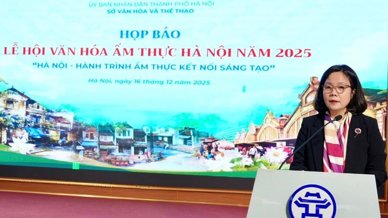 Zástupce ředitele hanojského ministerstva kultury a sportu Le Thi Anh Mai oznámil program festivalu. 1612-7490.jpg