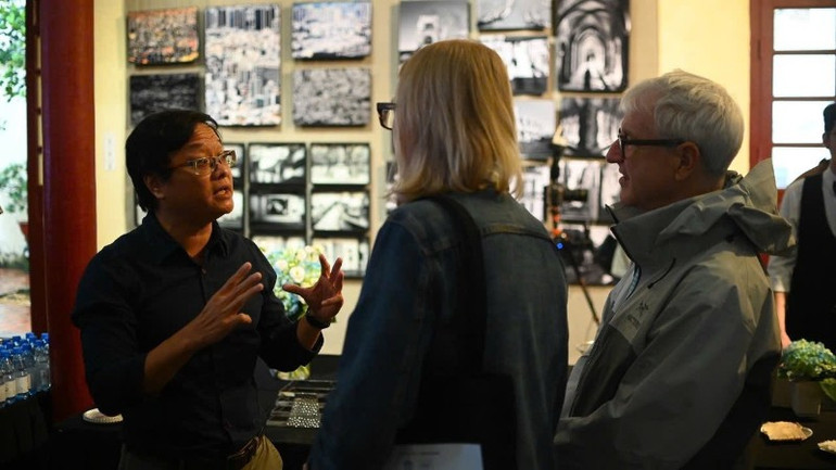 Experter diskuterar kreativ fotografering i anslutning till evenemanget. 1112-333.jpg