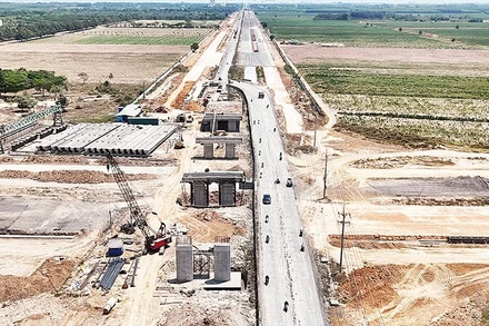 Tỉnh ủy Đồng Nai xác định 2025 là năm đầu tư về hạ tầng, tạo nền tảng vững chắc cho tăng trưởng kinh tế hai con số.