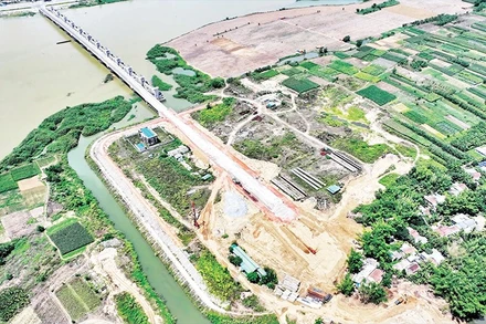 Gỡ vướng mặt bằng, dự án đập dâng hạ lưu sông Trà Khúc đang được thi công trở lại, phấn đấu đưa vào sử dụng trong năm 2025.