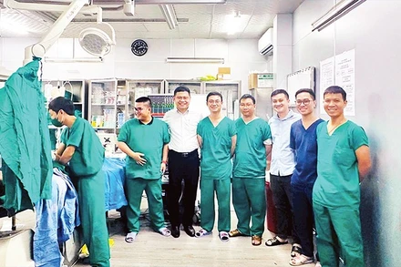 Bệnh viện Trung ương Quân đội 103 hỗ trợ chuyển giao kỹ thuật thăm dò đốt điện sinh lý cho Bệnh viện Đa khoa khu vực miền núi phía bắc Quảng Nam.