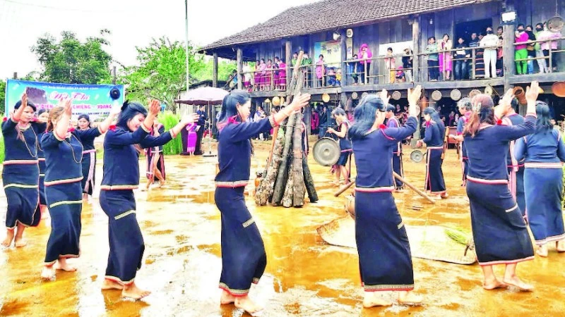 Làng Kon Chênh: Điểm sáng du lịch cộng đồng gắn với bảo tồn văn hóa Mơ Nâm