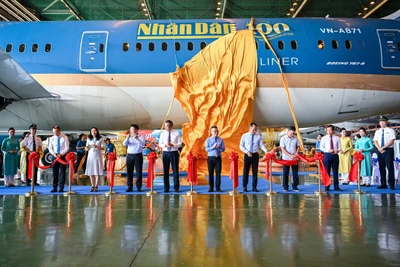 Chiều nay, 18/6, nhân kỷ niệm 100 năm Ngày Báo chí Cách mạng Việt Nam (21/6/1925-216/2025), Báo Nhân Dân và Vietnam Airlines đã phối hợp ra mắt một chiếc máy bay mang diện mạo đặc biệt.