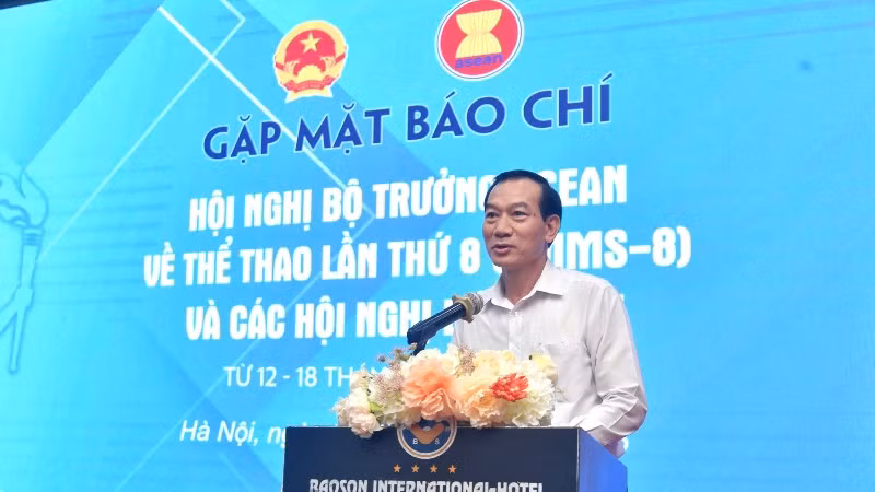 Đại diện Ủy ban Olympic Việt Nam phát biểu tại buổi họp báo.