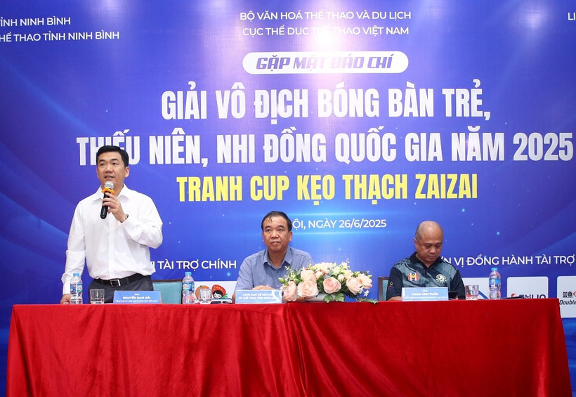 Ban tổ chức họp báo tại Hà Nội.