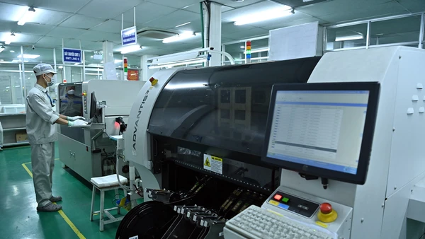 Sản xuất bảng mạch điện tử cho bóng đèn Led tại Công ty cổ phần Bóng đèn Phích nước Rạng Đông.