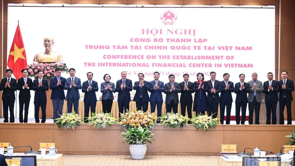 Lễ ra mắt Hội đồng điều hành Trung tâm Tài chính quốc tế tại Việt Nam.