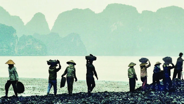 Công nhân vùng mỏ một thời khốn khó. 