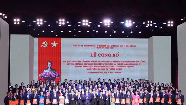 Tổng Bí thư, Chủ tịch nước Tô Lâm dự Lễ công bố các nghị quyết, quyết định về sáp nhập đơn vị hành chính tại TP Hồ Chí Minh, ngày 30/6/2025. Ảnh: TTXVN