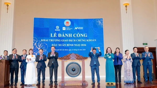 Lễ đánh cồng khai trương giao dịch chứng khoán xuân Bính Ngọ.