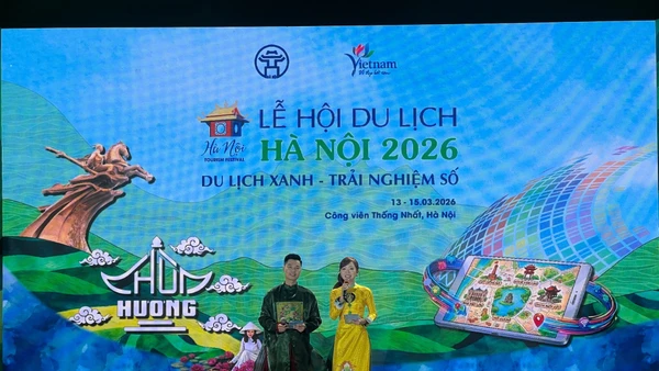 Không khí khai mạc chương trình.