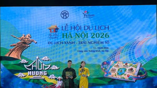 Không khí khai mạc chương trình.