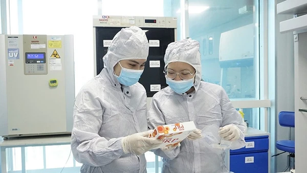 Đưa nghiên cứu khoa học vào thương mại và đời sống xã hội. (Ảnh: Báo Nhân Dân)