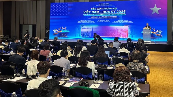 Một góc quang cảnh diễn đàn.